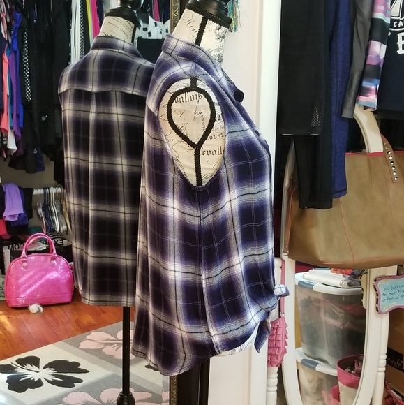 beachlunchlounge Sleeveless Flannel - Picture 4 of 5